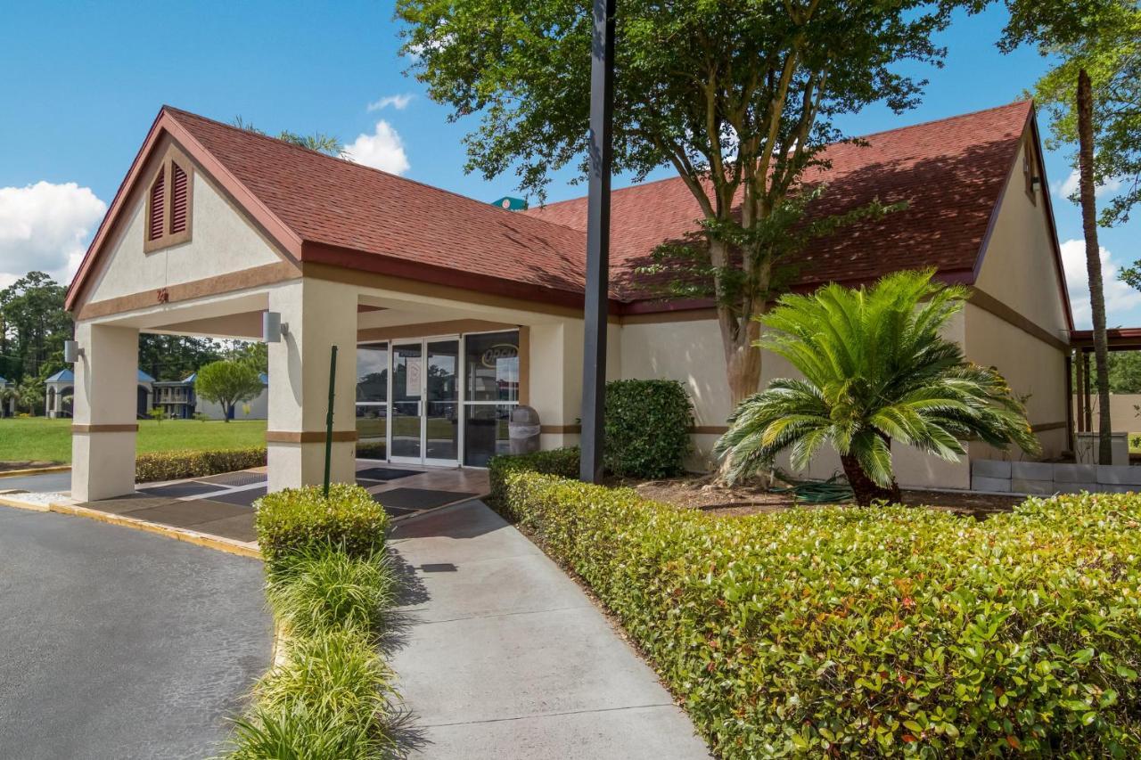Red Roof Inn & Suites Brunswick I-95 Exterior photo