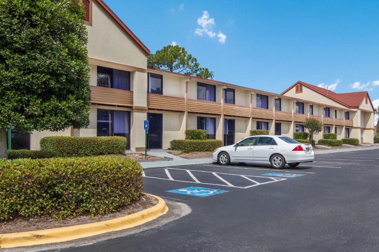 Red Roof Inn & Suites Brunswick I-95 Exterior photo